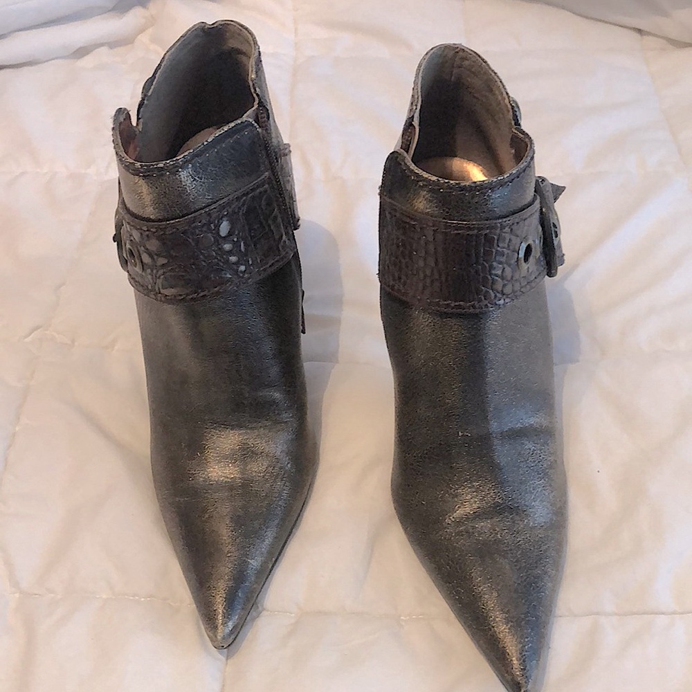 Short Carlos Santana booties
